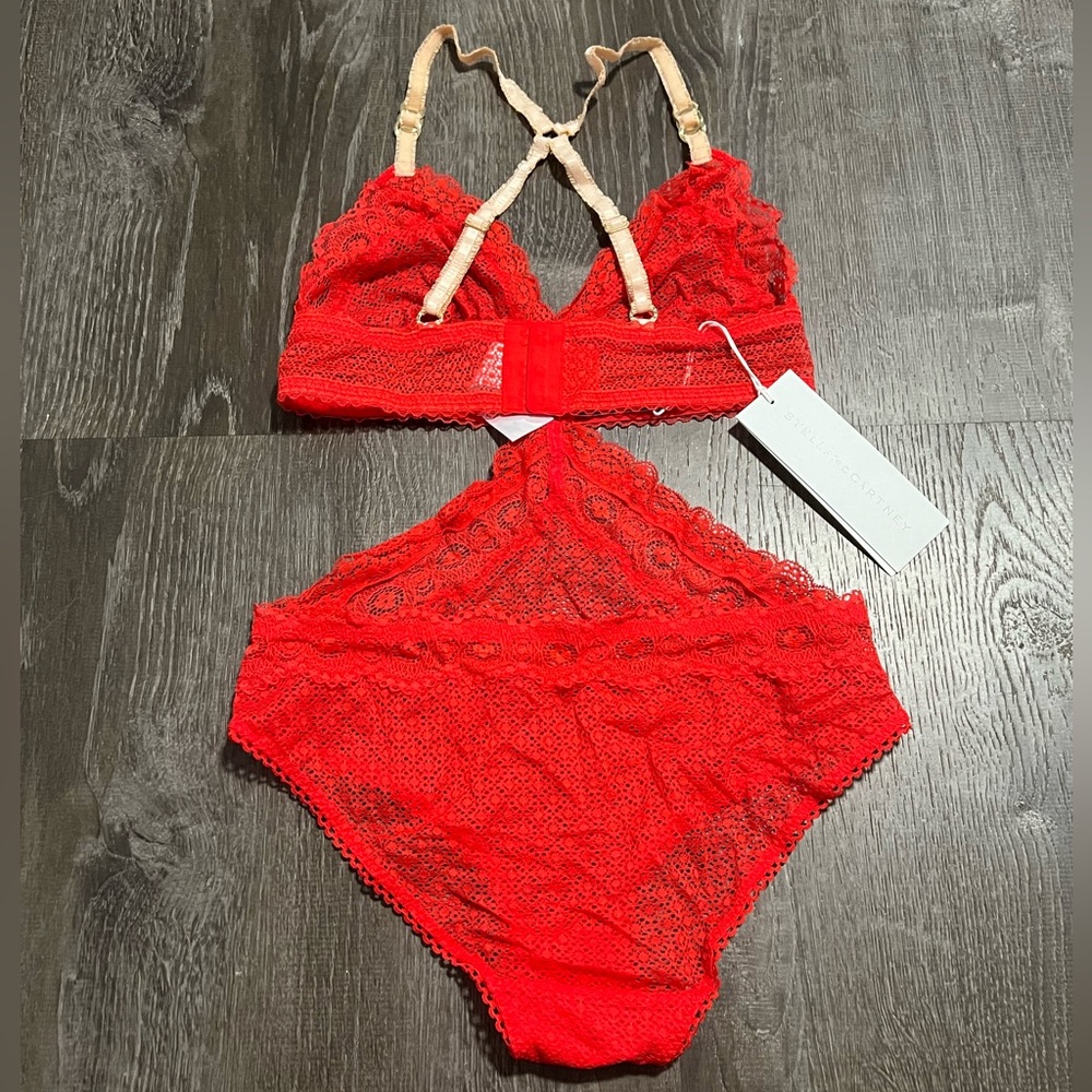 STELLA MCCARTNEY**Chloe Kissing Red Lace Cut-Out Bodysuit**Small $290 - Picture 5 of 7